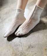 [tri.R]Back ruffle socks / NS385N-95/charcoal
