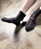 [tri.R]Back ruffle socks / NS385N-95/charcoal